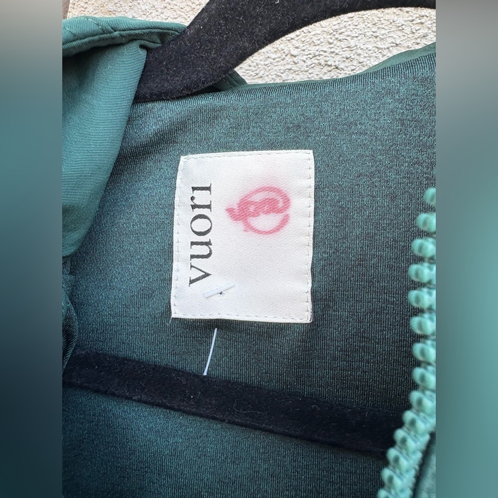 Vuori Women’s Elijo Rain Jacket in Grass - Picture 8 of 11